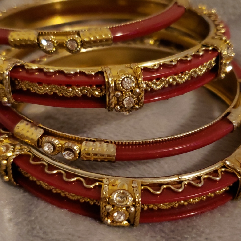 Bundle 4 Bangle Bracelets